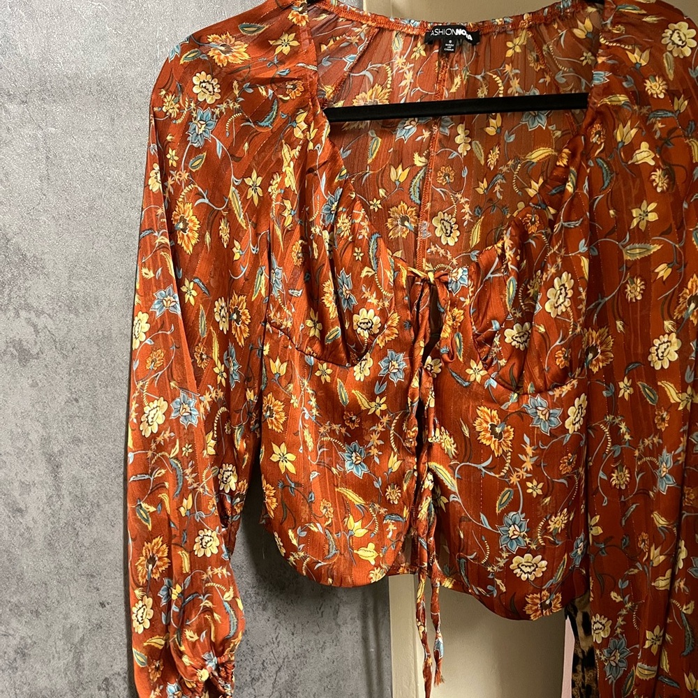 Long sleeve silk floral shirt with opening near the belly